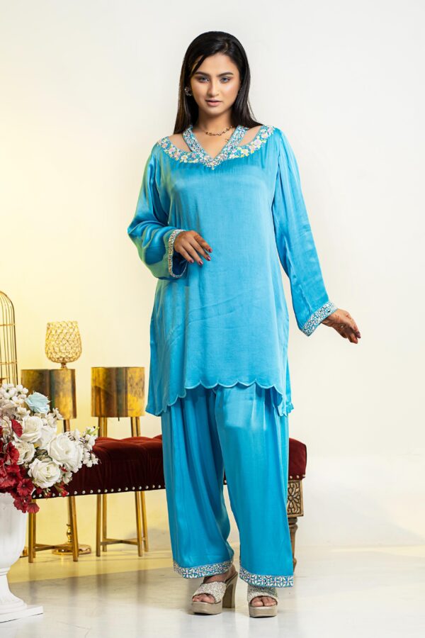 Embroidered work on neck and straps following with semi-Farsi pant